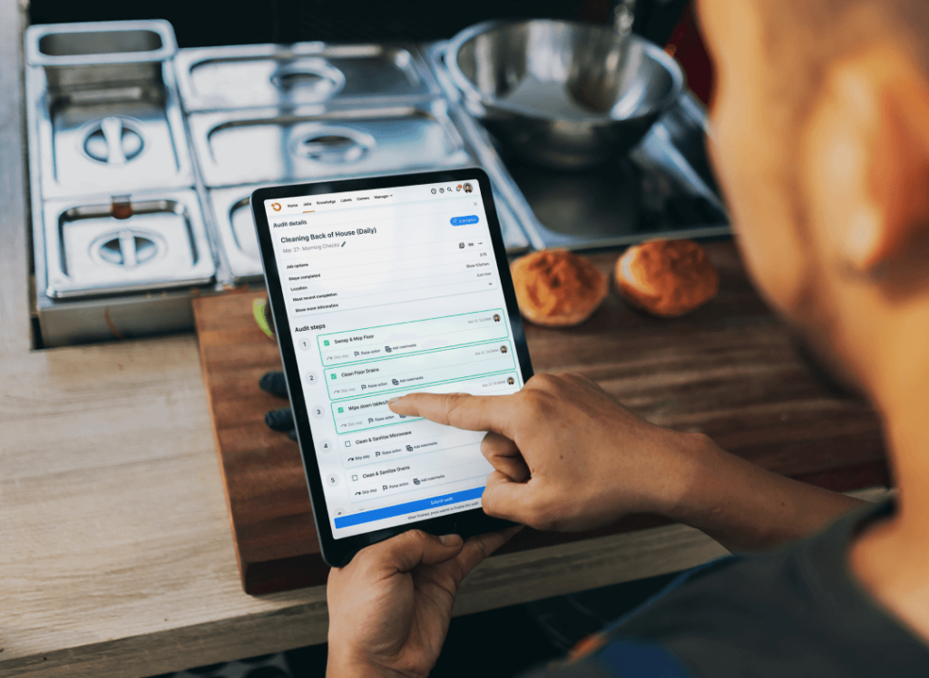 Restaurant analytics and reporting: 5+ tools, benefits & more